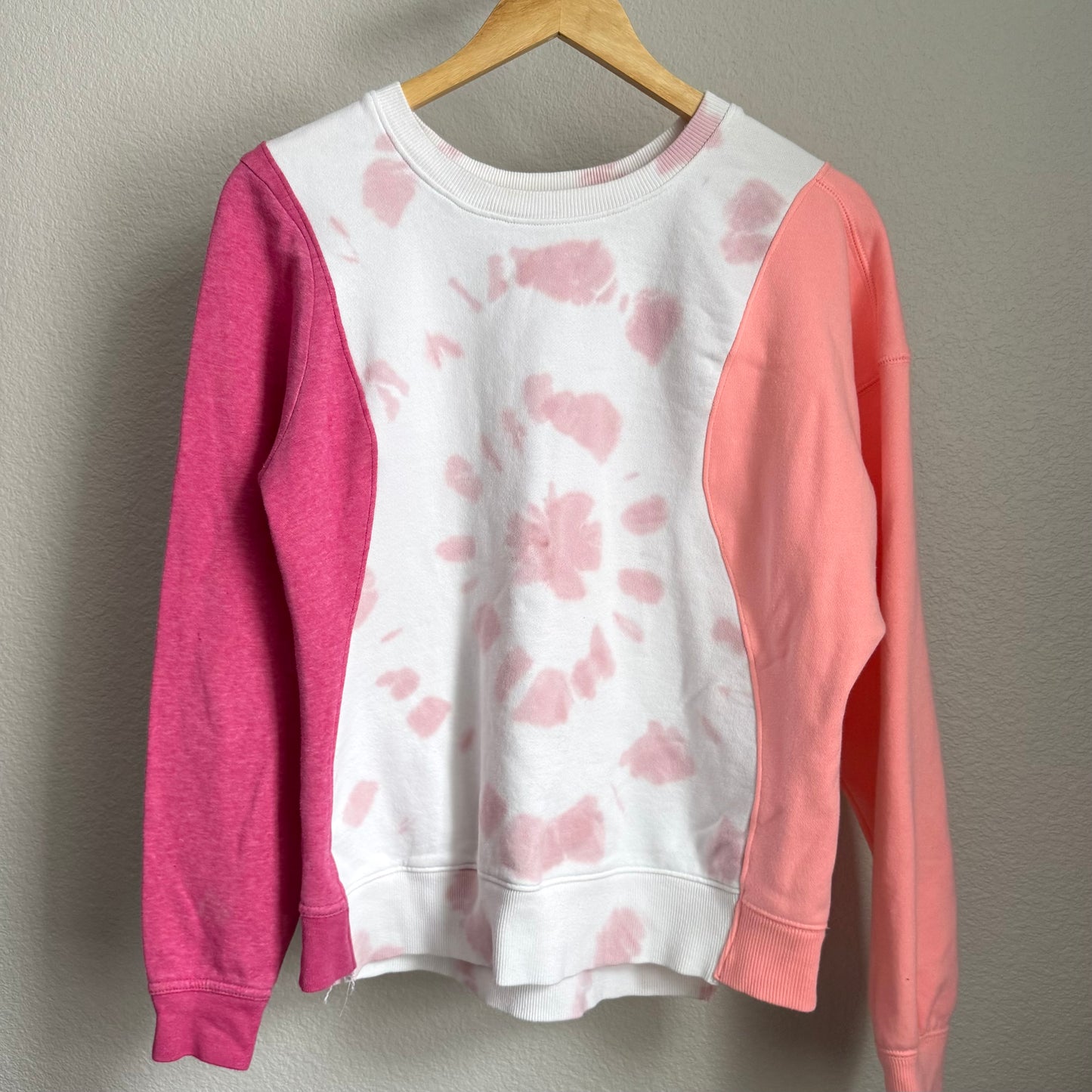 RASPBERRY TRIO TIE DYE CREW NECK