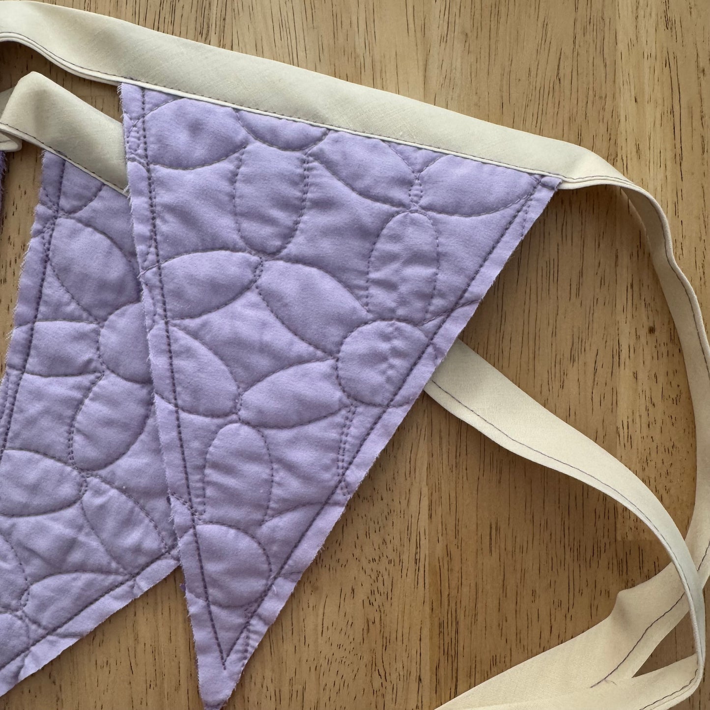 QUILTED DAISY LAV + PURPLE BUNTING