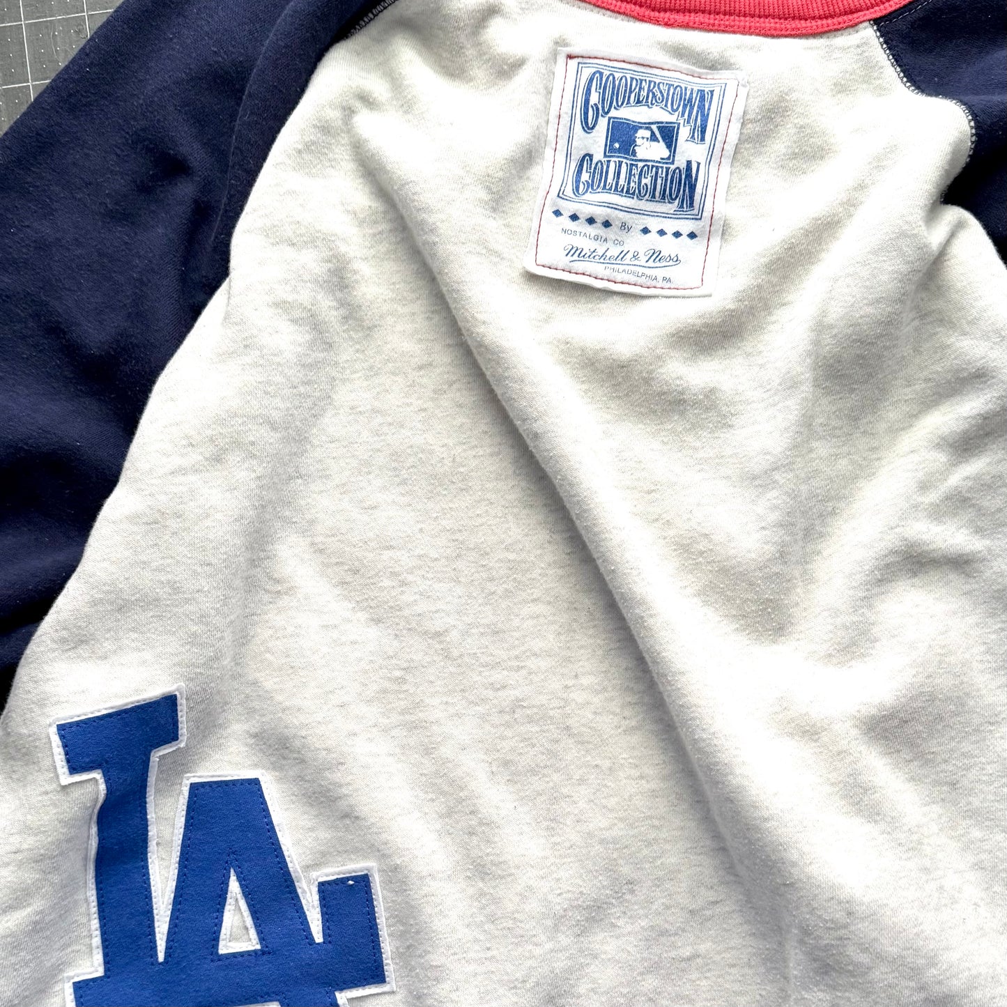 LA DODGER DOG CREWNECK